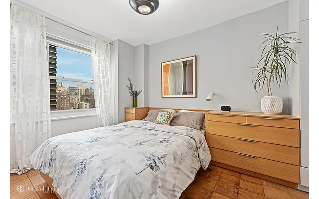 Sold by Douglas Elliman | media 17