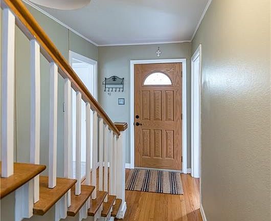 3rd image of 305 Linden St