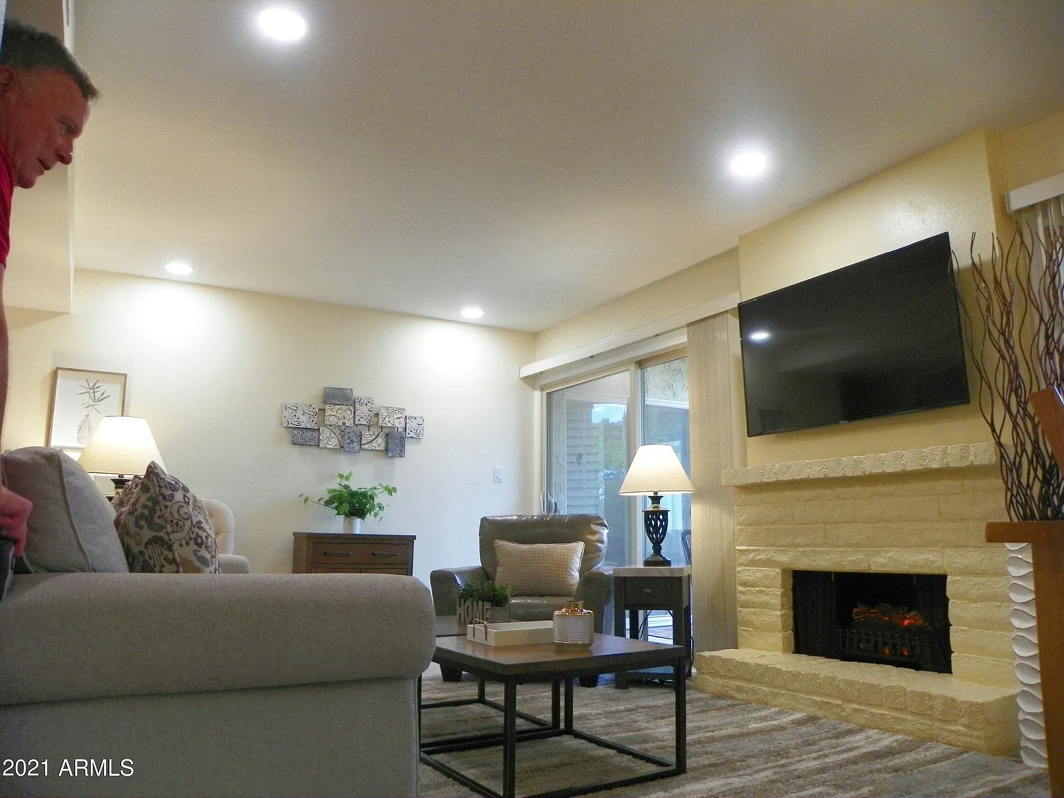 3 bed, 2.0 bath, 1364 sqft, $2,350 — Photo 3