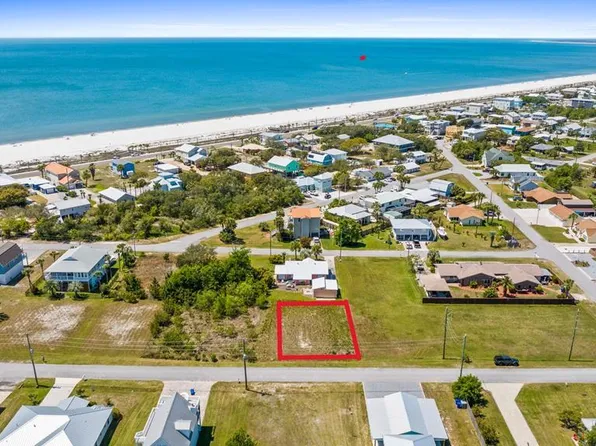 133 Pine St, Mexico Beach, FL 32456