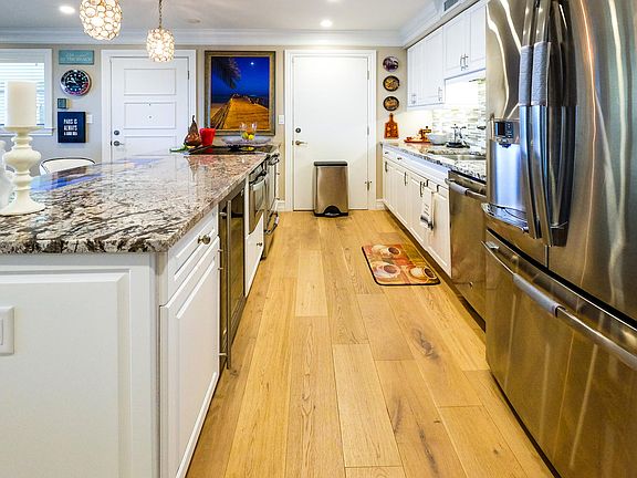 5th image of 222 Harbour Dr APT 506
