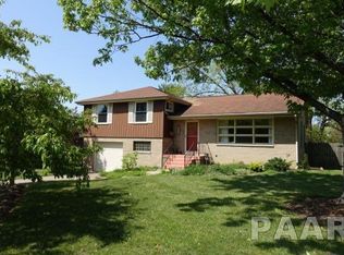 4707 N Woodview Ave, Peoria, IL 61614