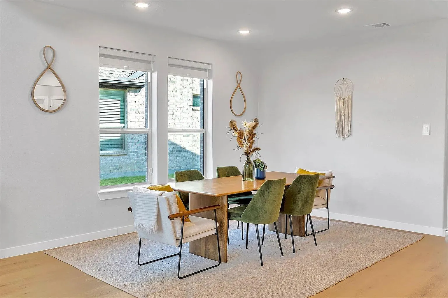 3 bed, 2.5 bath, 2463 sqft, $2,700 — Photo 4
