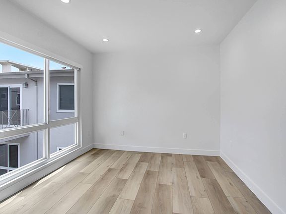 4th image of 1545 N Laurel Ave APT 212