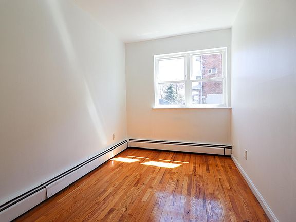4th image of 3172 Layton Ave