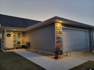 8169 Broken Ridge Dr, Lincoln, NE 68526