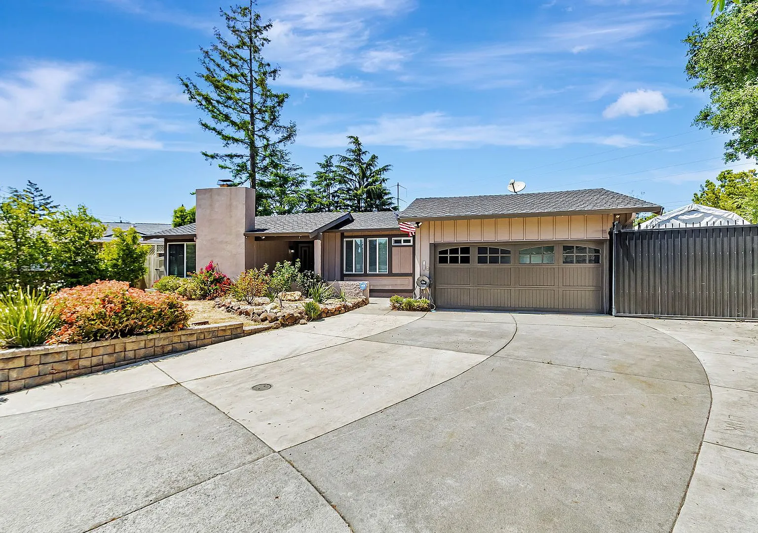 Saratoga Gem - 4BR Home Open Floor Plan & Outdoor Space — Photo 3