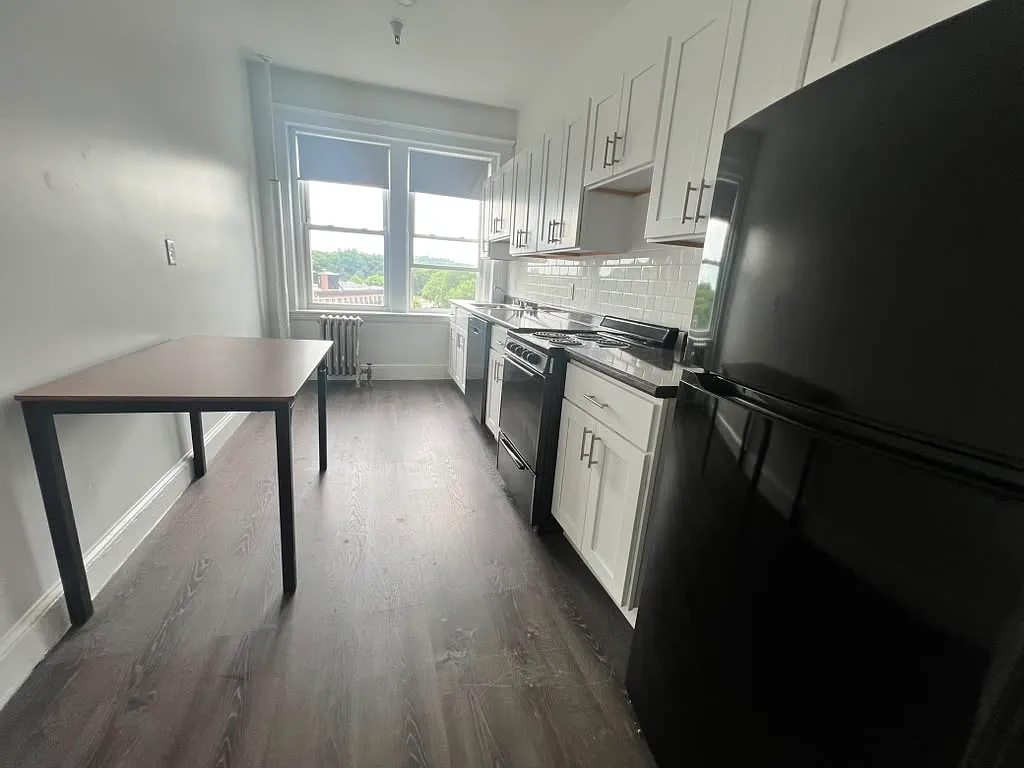1 bed, 9999 sqft, $2,425 — Photo 4