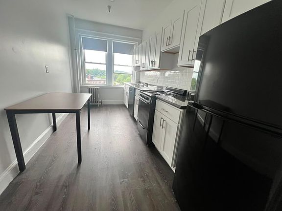 4th image of 1820 Commonwealth Ave APT 5
