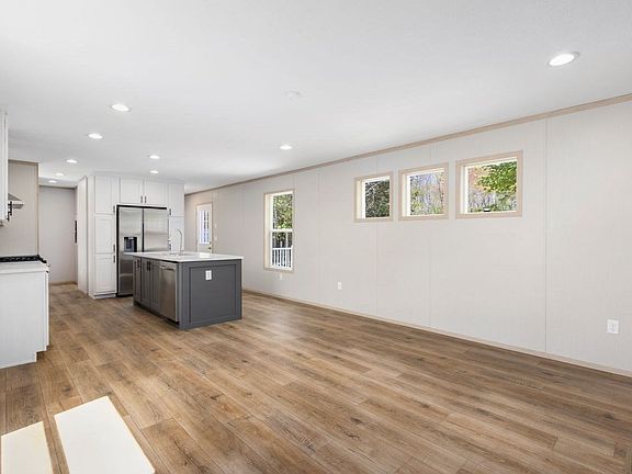 4th image of 460 Collins St #6