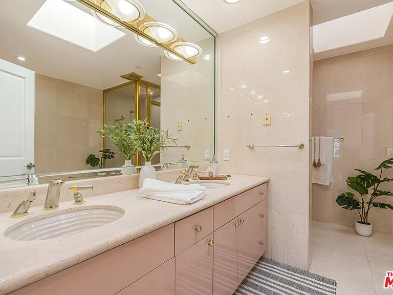 1645 Malcolm Ave #302 — Photo 30