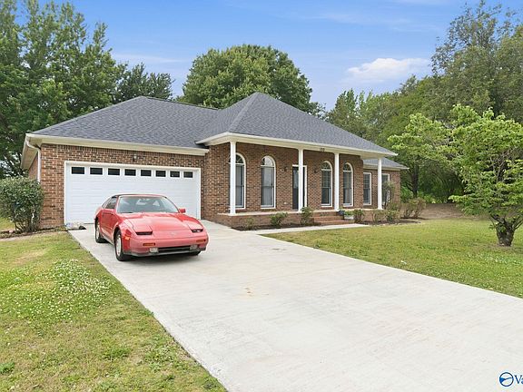 3rd image of 100 Pebble Brook Cir