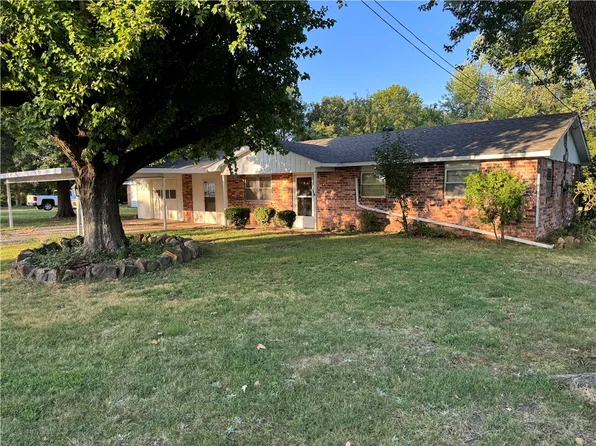 5094 Central Dr, Springdale, AR 72762