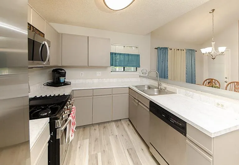 2112 Waterway Bnd — Photo 9
