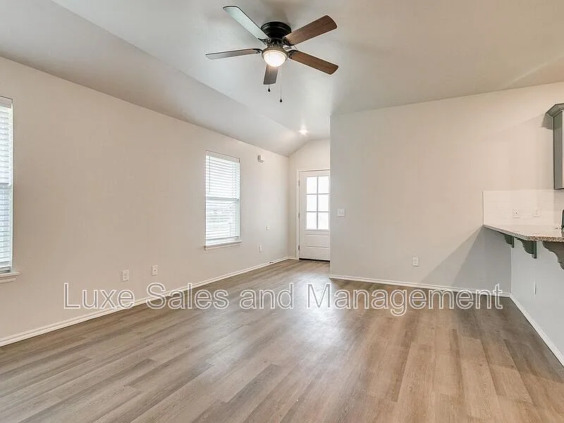 3 bed, 2.0 bath, 1200 sqft, $1,495 — Photo 4