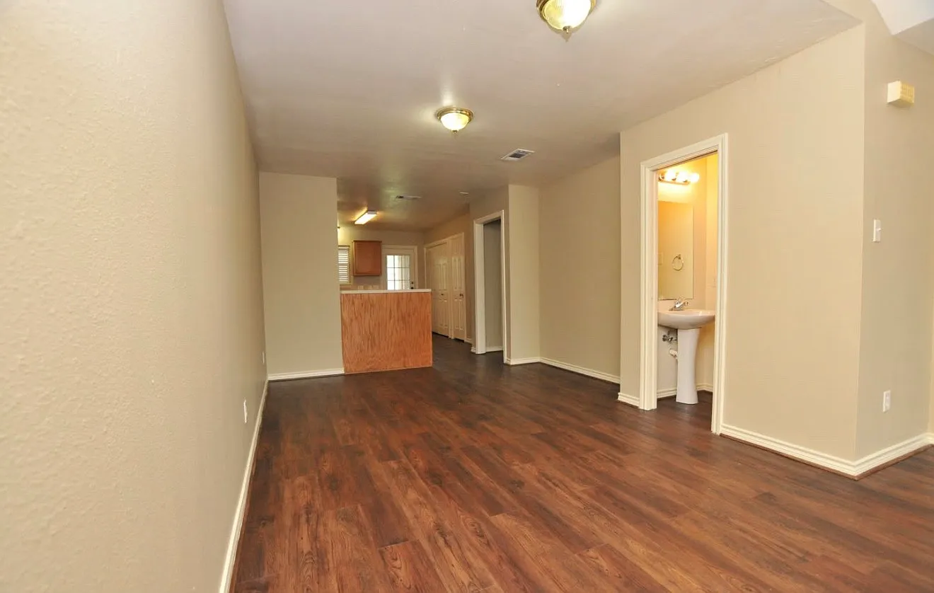 3 bed, 2.5 bath, 1362 sqft, $1,450 — Photo 4