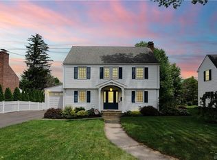 74 Ridgewood Rd, West Hartford, CT 06107