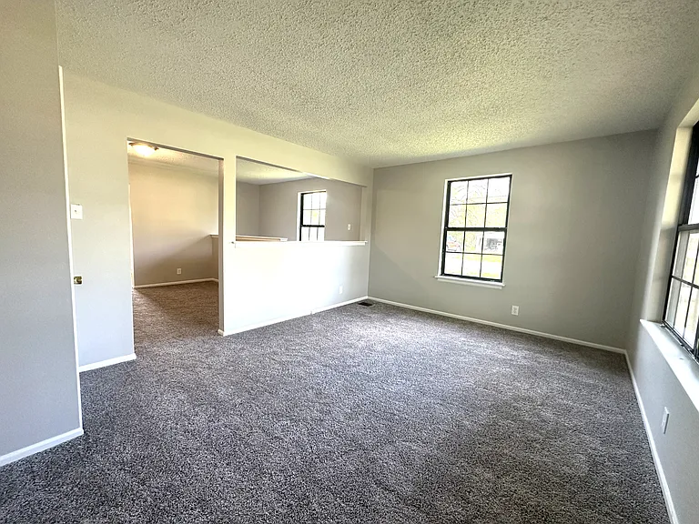 10063 Northgate Dr — Photo 2