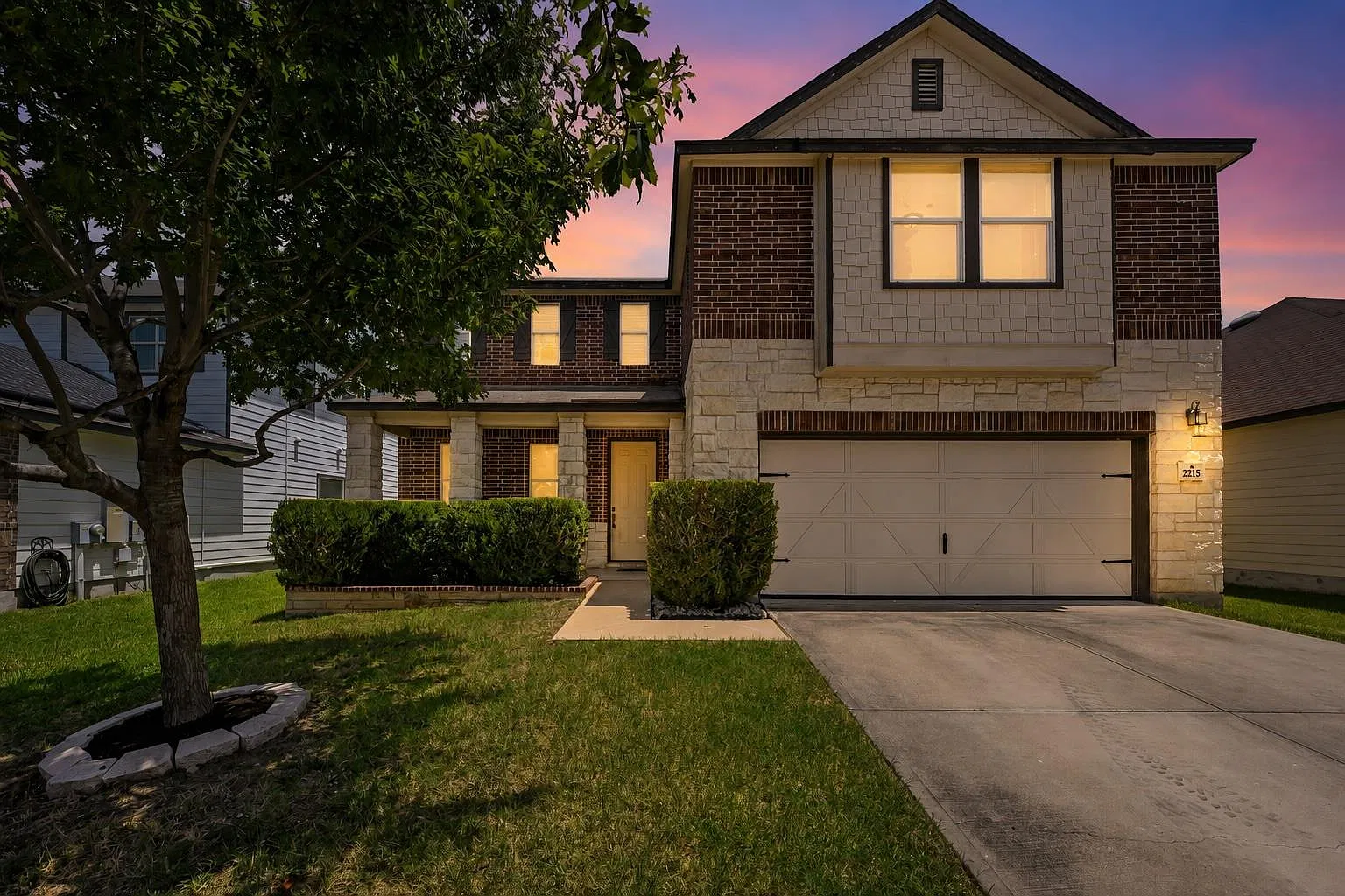 4 bed, 2.5 bath, 2502 sqft, $2,299 — Photo 1