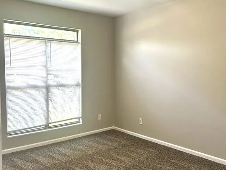 2741 Jacquelyn Ln — Photo 14