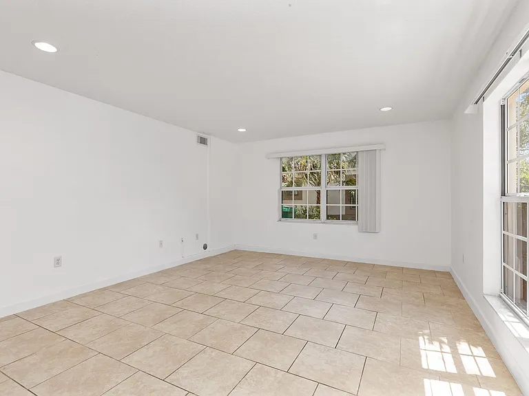 3525 NW 114th Ln — Photo 26