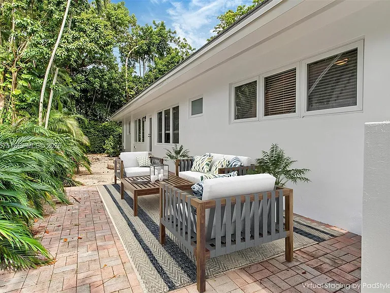 1100 S Alhambra Cir — Photo 32