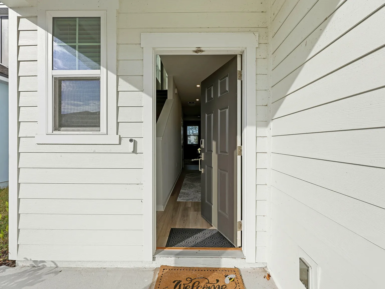 4 bed, 2103 sqft, $3,300 — Photo 3