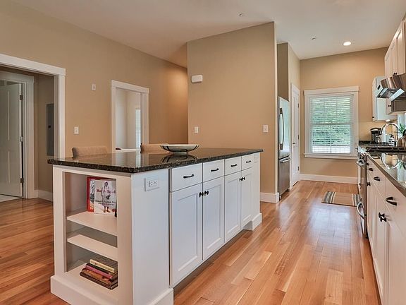 5th image of 26 N Main St Unit 3