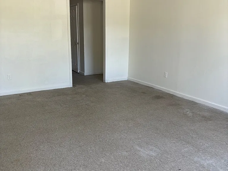 441 Josephine Dr — Photo 7