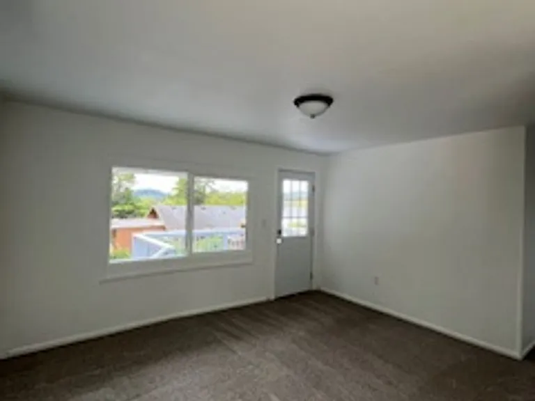 215 Elm St — Photo 36