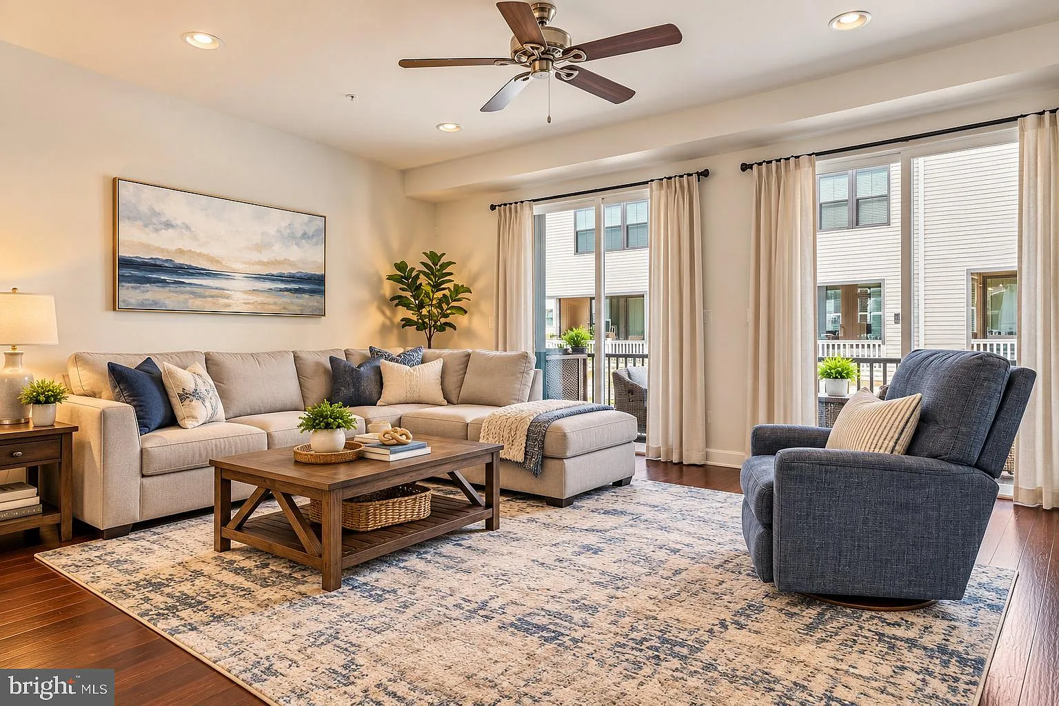 4 bed, 5.0 bath, 3419 sqft, $4,100 — Photo 4