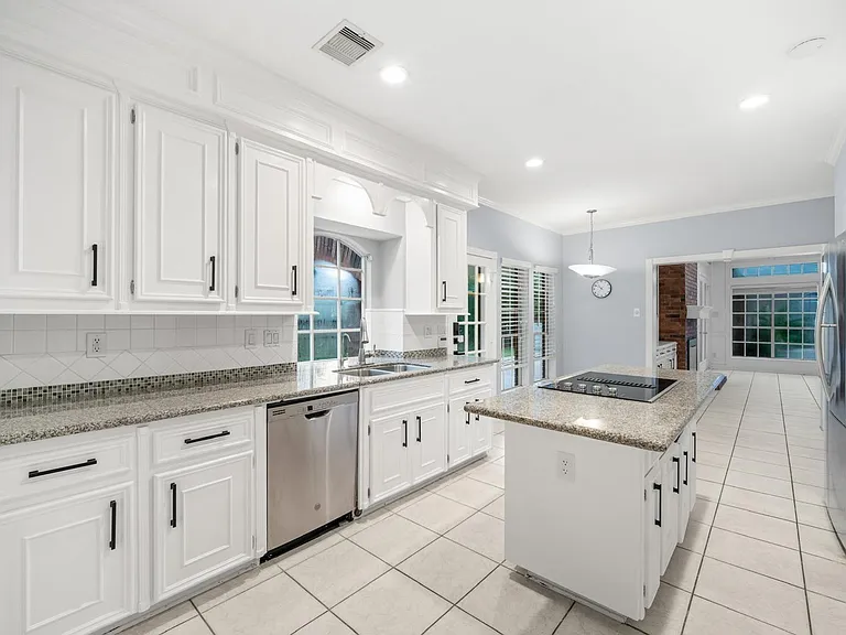 3622 Springhill Ln — Photo 8