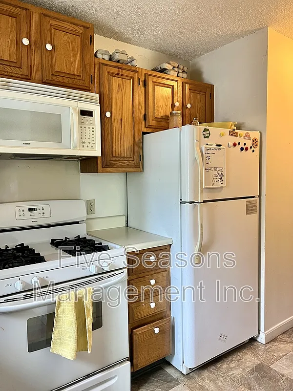 2 bed, 1.5 bath, 1164 sqft, $2,500 — Photo 3