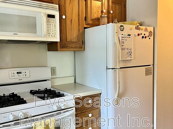 3rd image of 115-7 N Winooski Ave