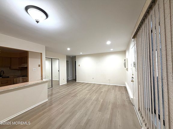 4th image of 111 Amberly Dr Unit H