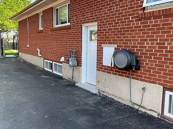2nd image of 2403 Barclay Rd