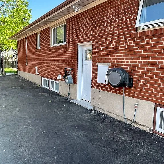 2403 Barclay Rd — Photo 2