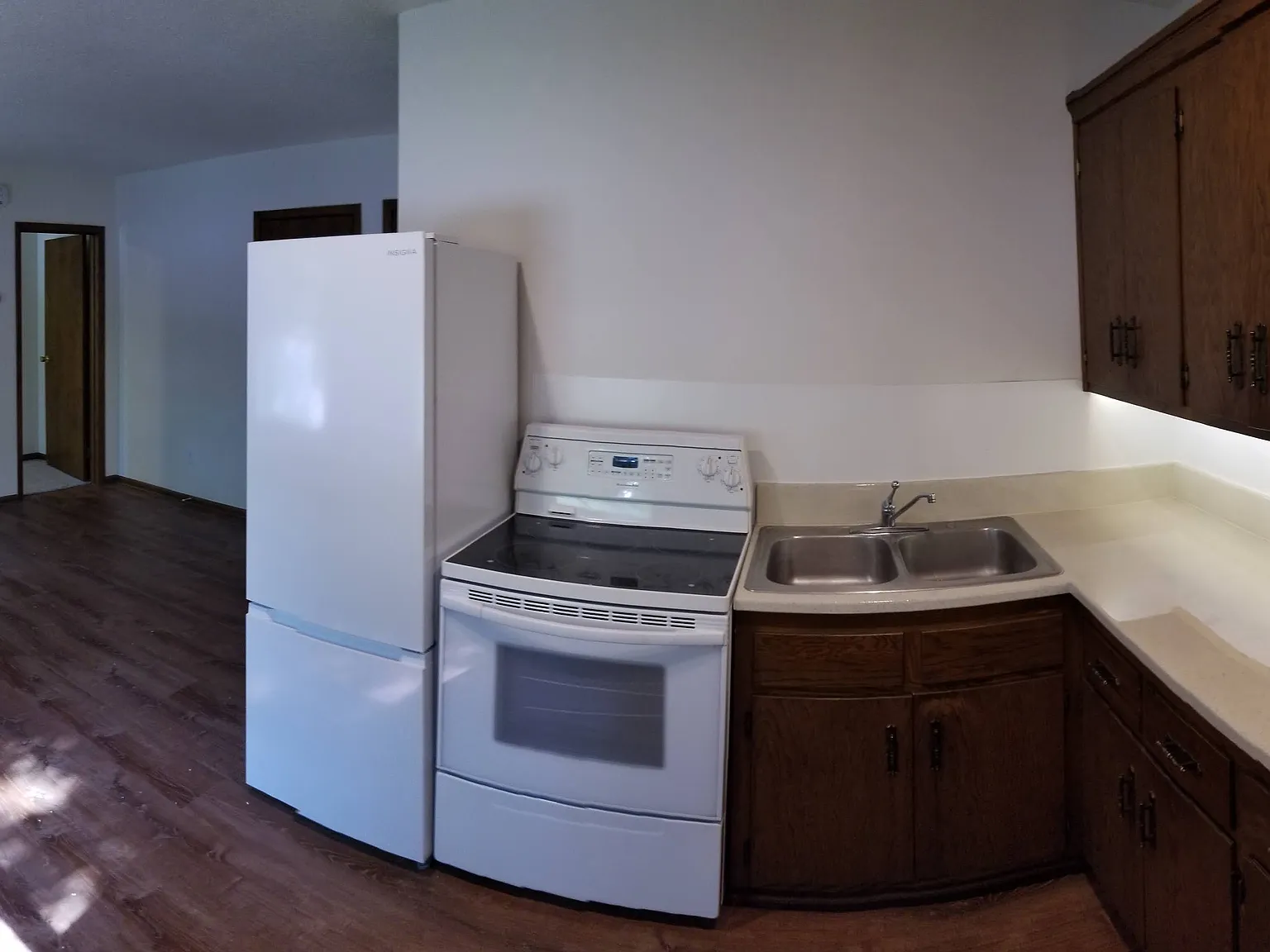 1 bed, 400 sqft, $860 — Photo 3