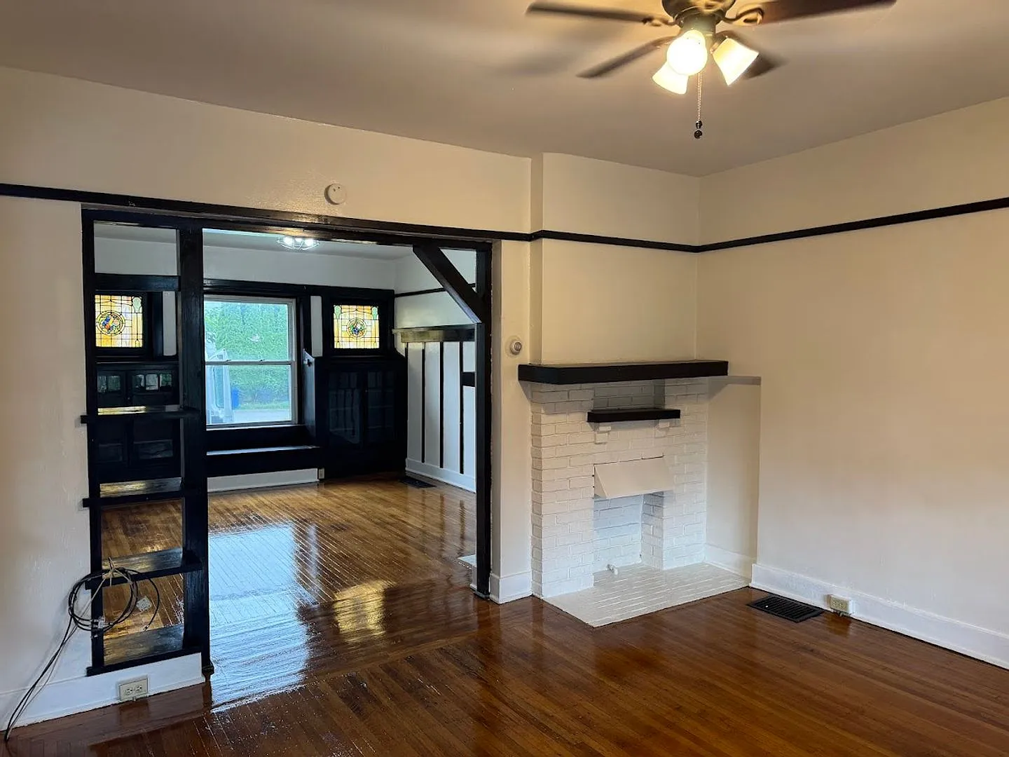Renovated 3-Bedroom House with Air Conditioning — Photo 2