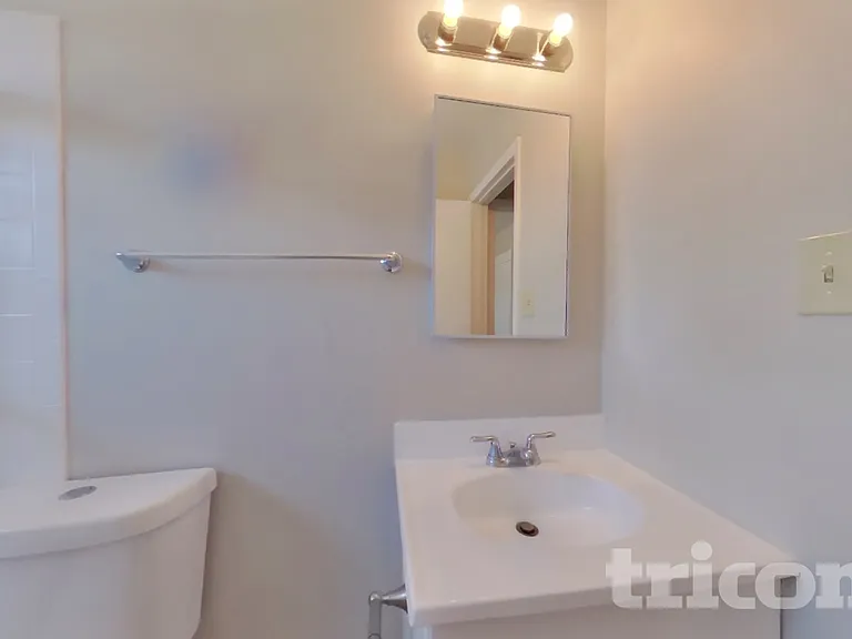 240 Benjamin Ave — Photo 13