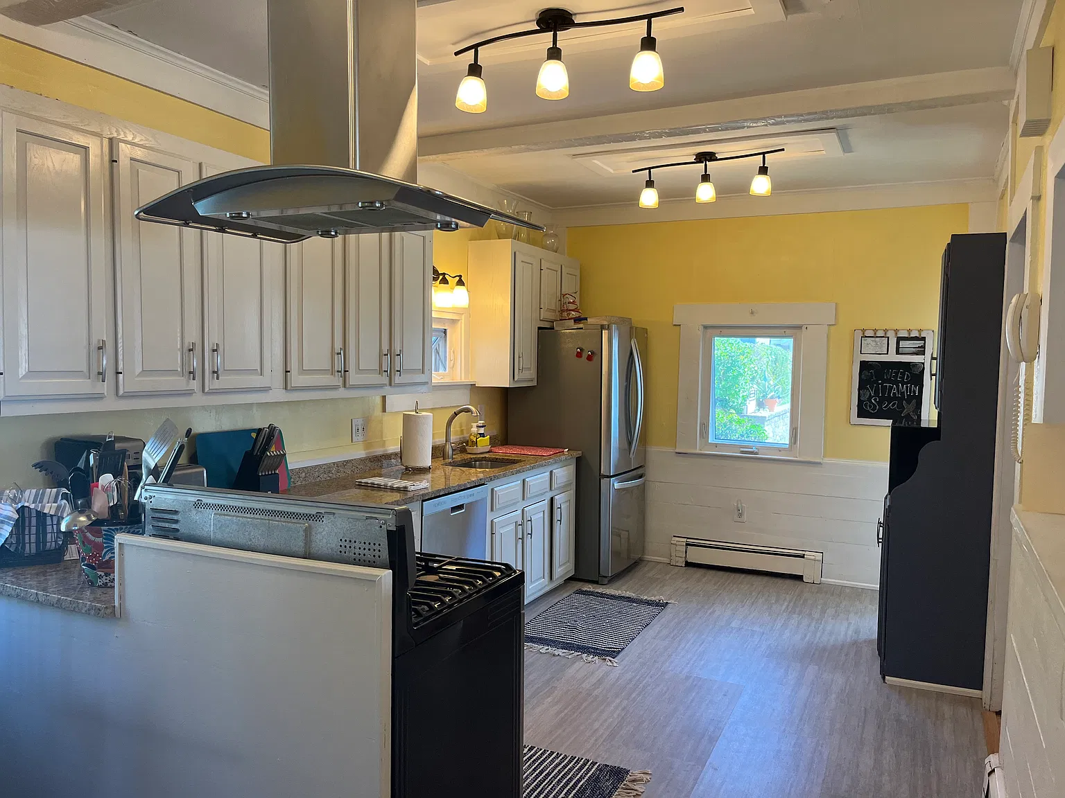 4 bed, 2200 sqft, $3,100 — Photo 3