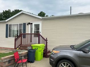 11096 Wood Run Cir, South Lyon, MI 48178