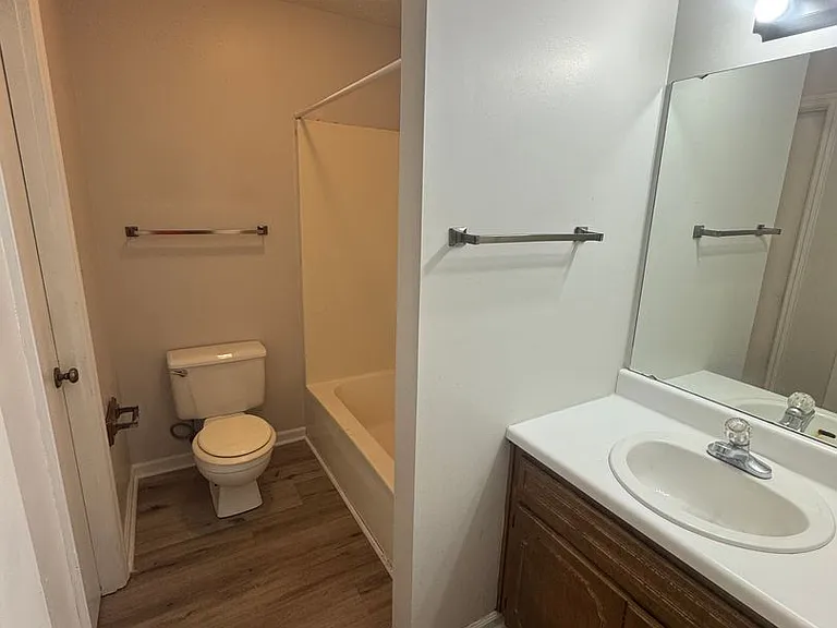 1010 Washington St NW — Photo 5