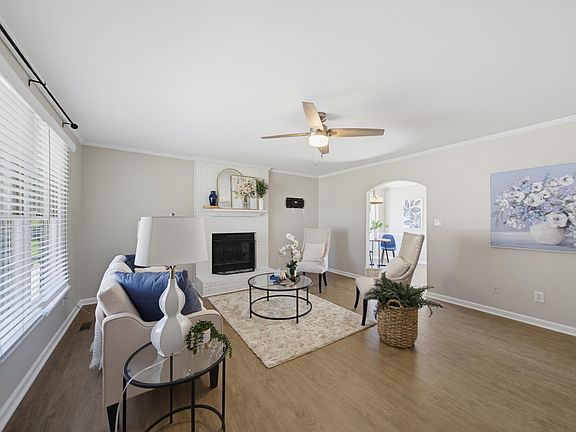 4th image of 3532 Castlegate Dr