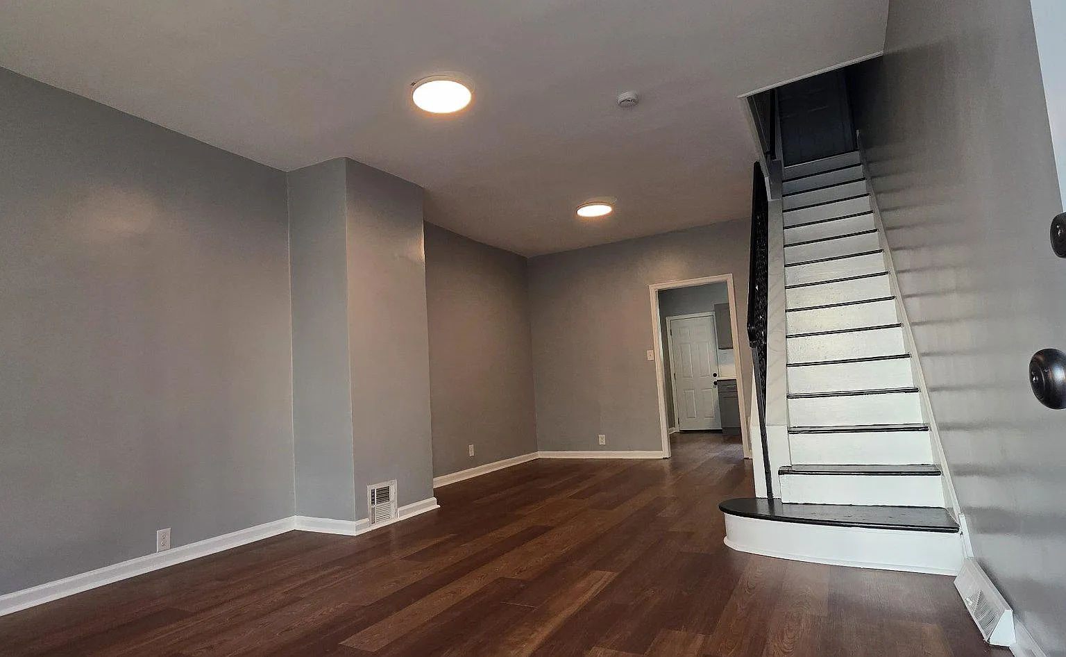 3 bed, 1.0 bath, 1024 sqft, $1,700 — Photo 2