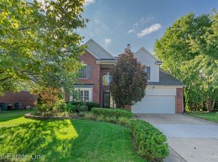 3949 Timbercrest Dr, Troy, MI 48083