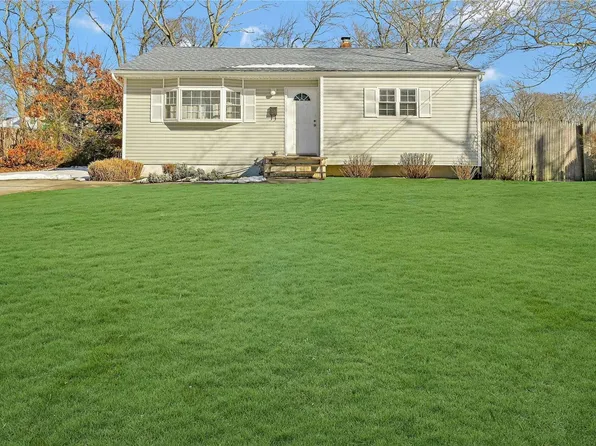 279 Phyllis Drive, Patchogue, NY 11772