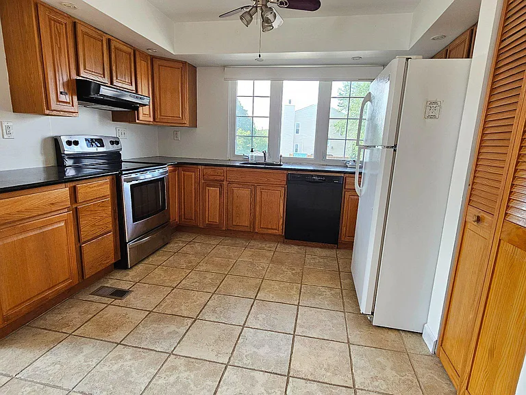 117 Hamlet Dr — Photo 2