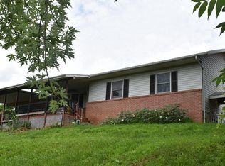 132 Outpost Ln, Berkeley Springs, WV 25411