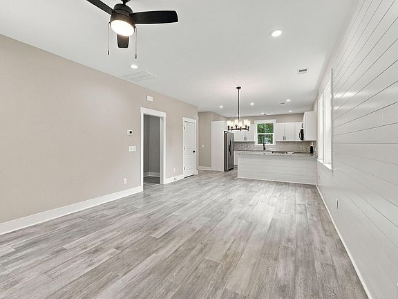3rd image of 5722 Edison Ave